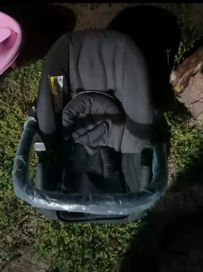 Silla de auto para bebé - miniatura 2