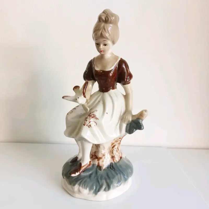 Figura decorativa de porcelana antigua - 1
