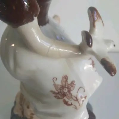 Figura decorativa de porcelana antigua - miniatura 3