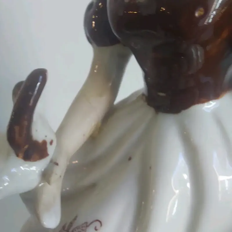 Figura decorativa de porcelana antigua - 4