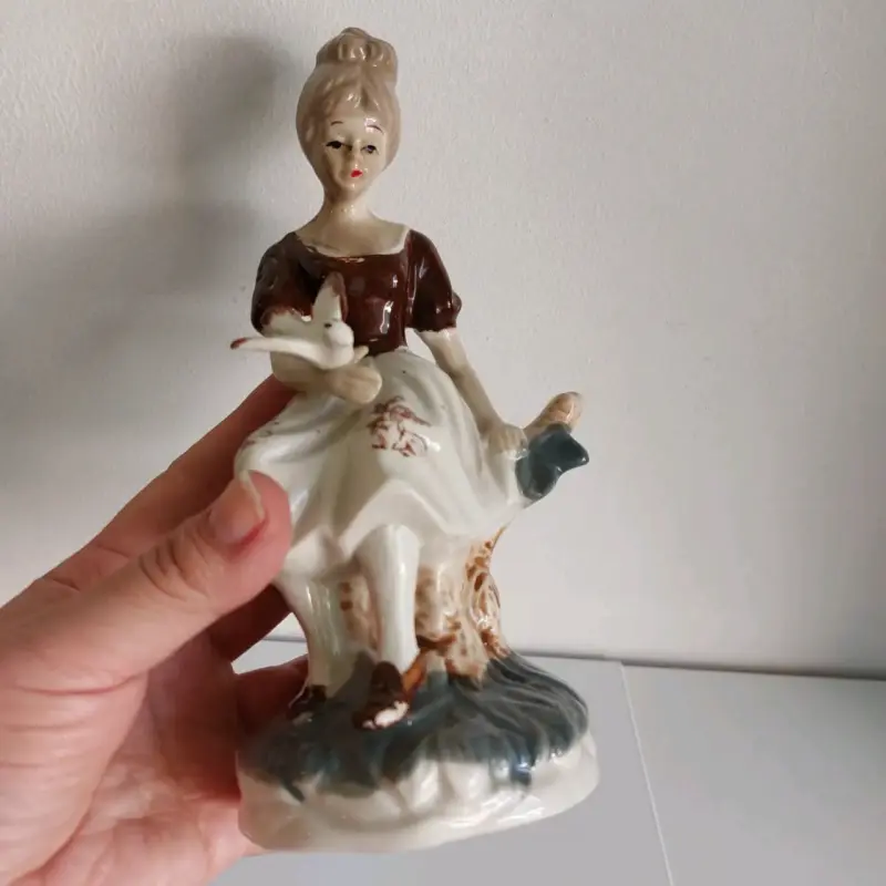Figura decorativa de porcelana antigua - 6