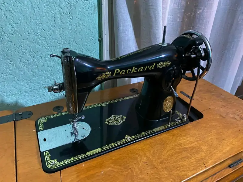 Máquina de coser antigua Packard - 1