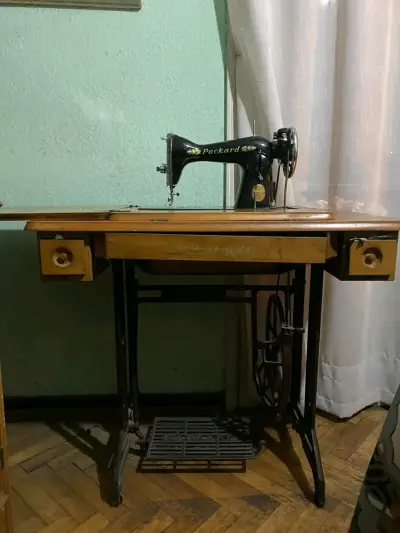 Máquina de coser antigua Packard - miniatura 3