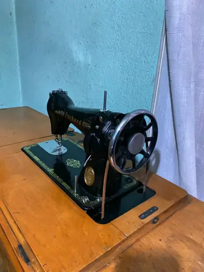 Máquina de coser antigua Packard - miniatura 5