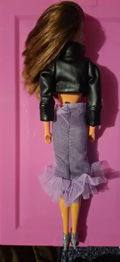 Muñeca con ropa moderna barbie vintage - miniatura 2