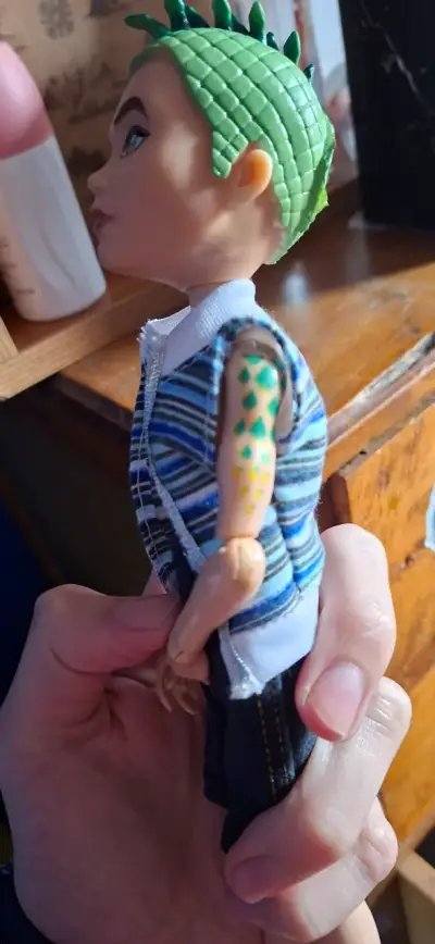 Muñeco con peinado verde Deuce Monster High - miniatura 2