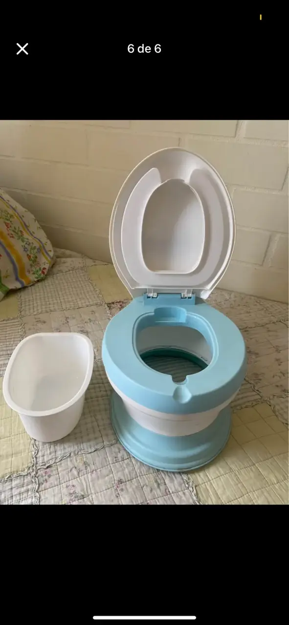 Baño infantil con tanque azul - 5