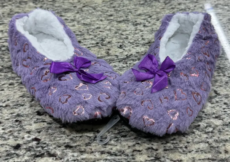 Pantuflas peludas con dibujos de corazones - 2