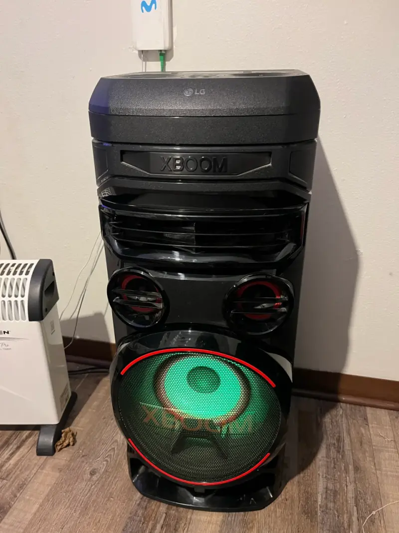 Parlante LG XBOOM RNC7 con luces - 1