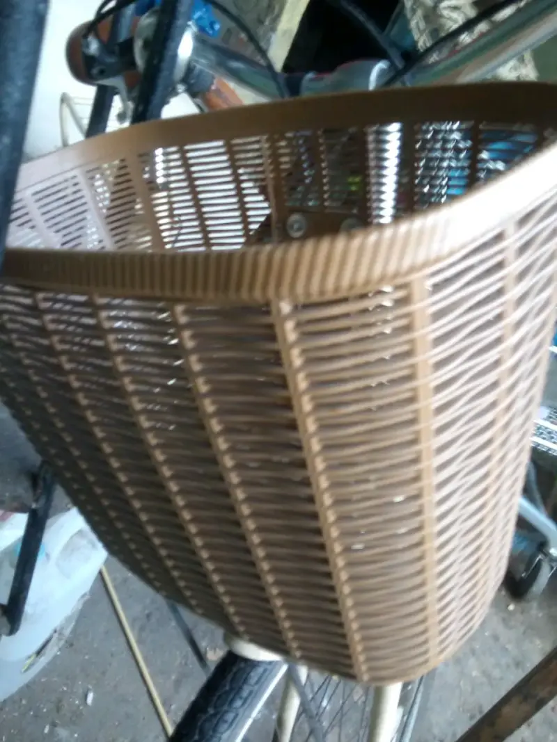 Bicicleta vintage crema con canasto - 3