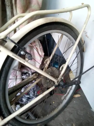 Bicicleta vintage crema con canasto - miniatura 6