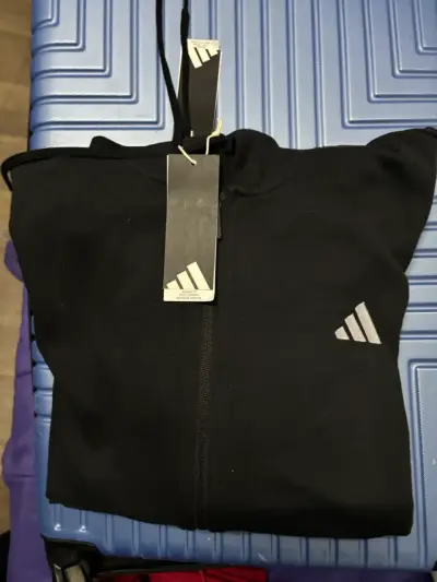 Polerón negro con cierre Adidas/ Nike botines  HH - miniatura 2