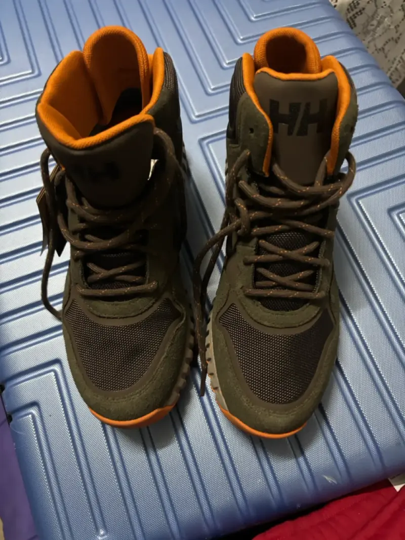 Polerón negro con cierre Adidas/ Nike botines HH - 3