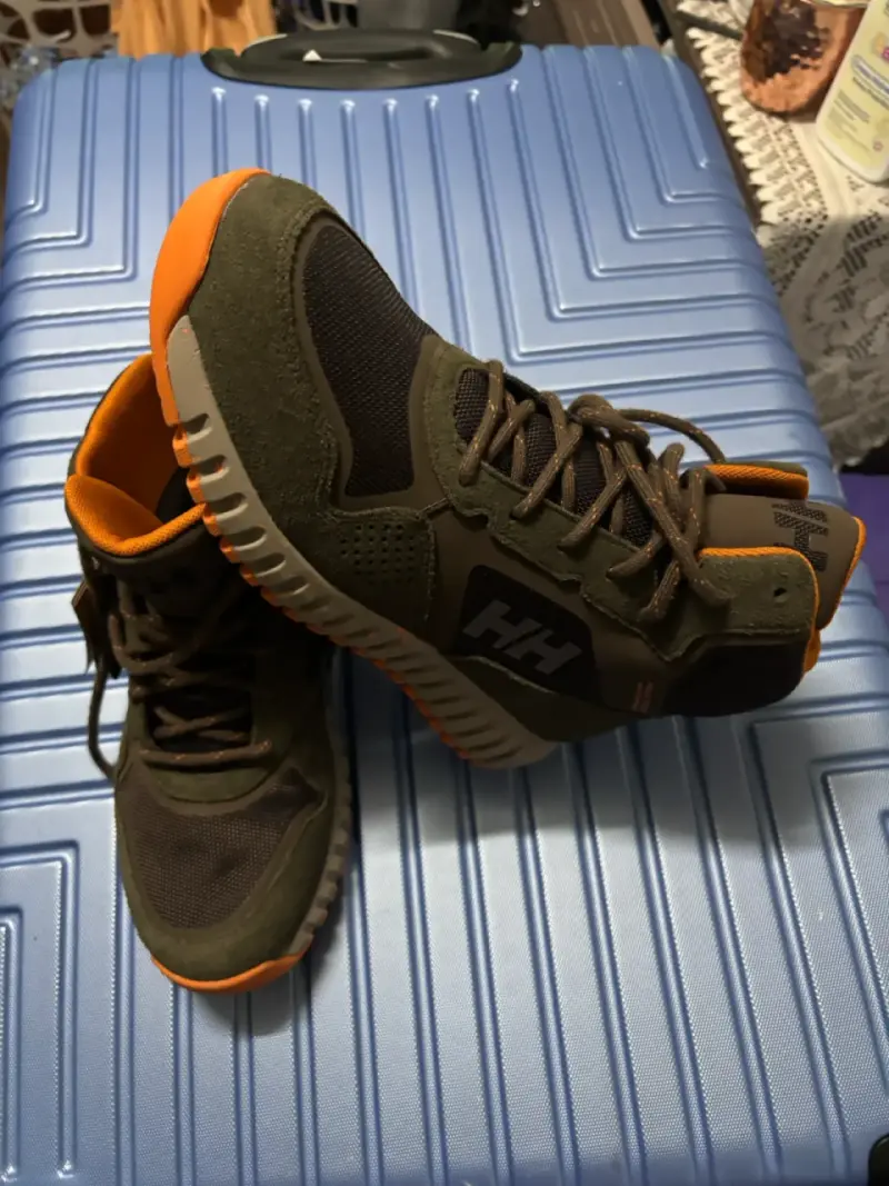 Polerón negro con cierre Adidas/ Nike botines HH - 4