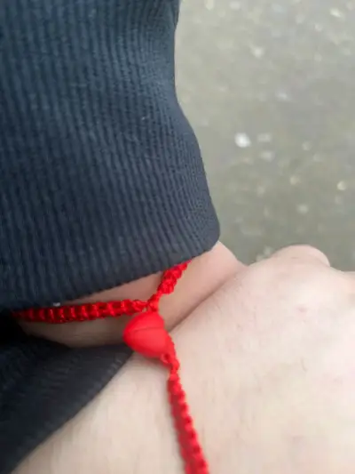 Pulsera roja con mensaje especial - miniatura 2