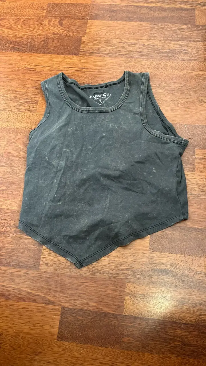 Polera sin mangas negra