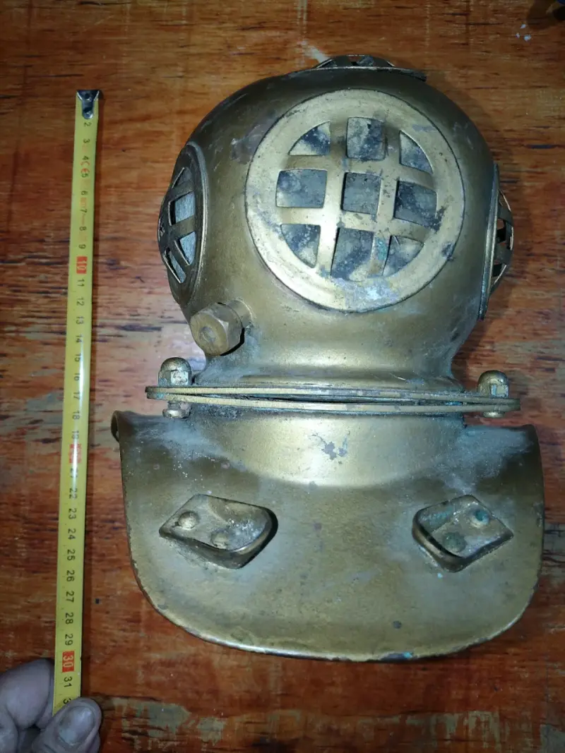 Casco antiguo de buzo de bronce - 1