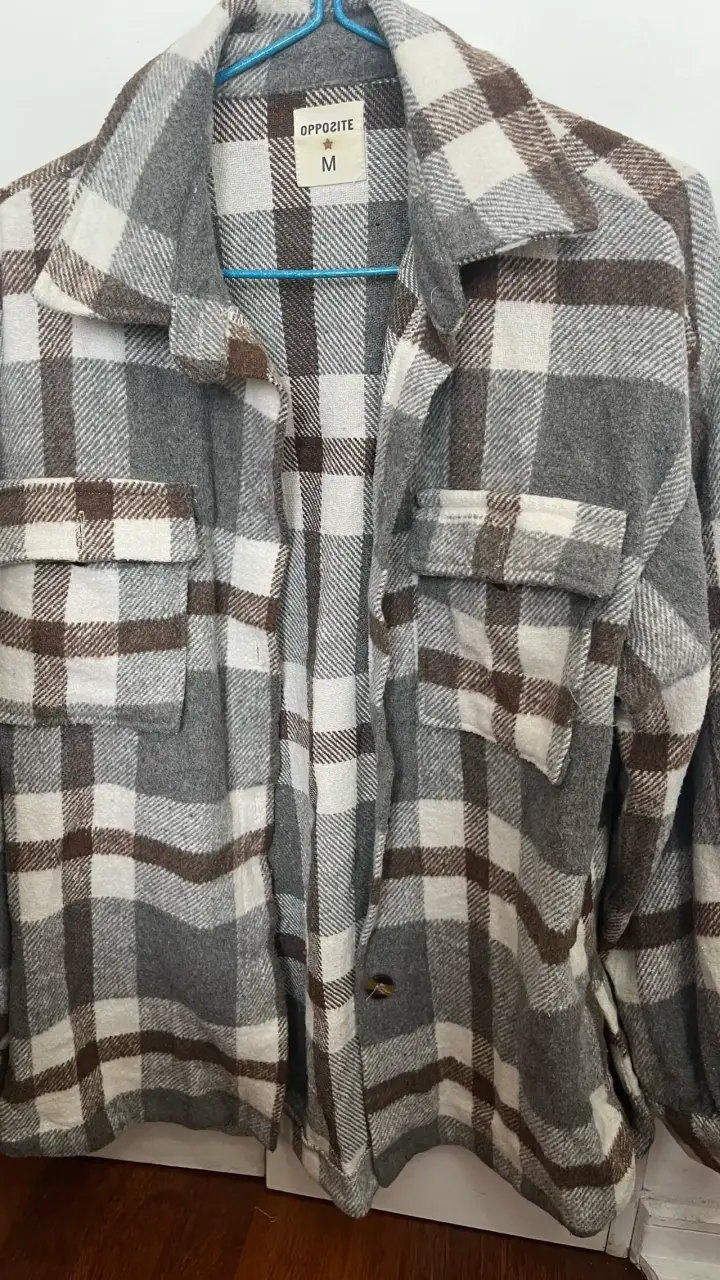 Chaqueta a cuadros gris y marrón