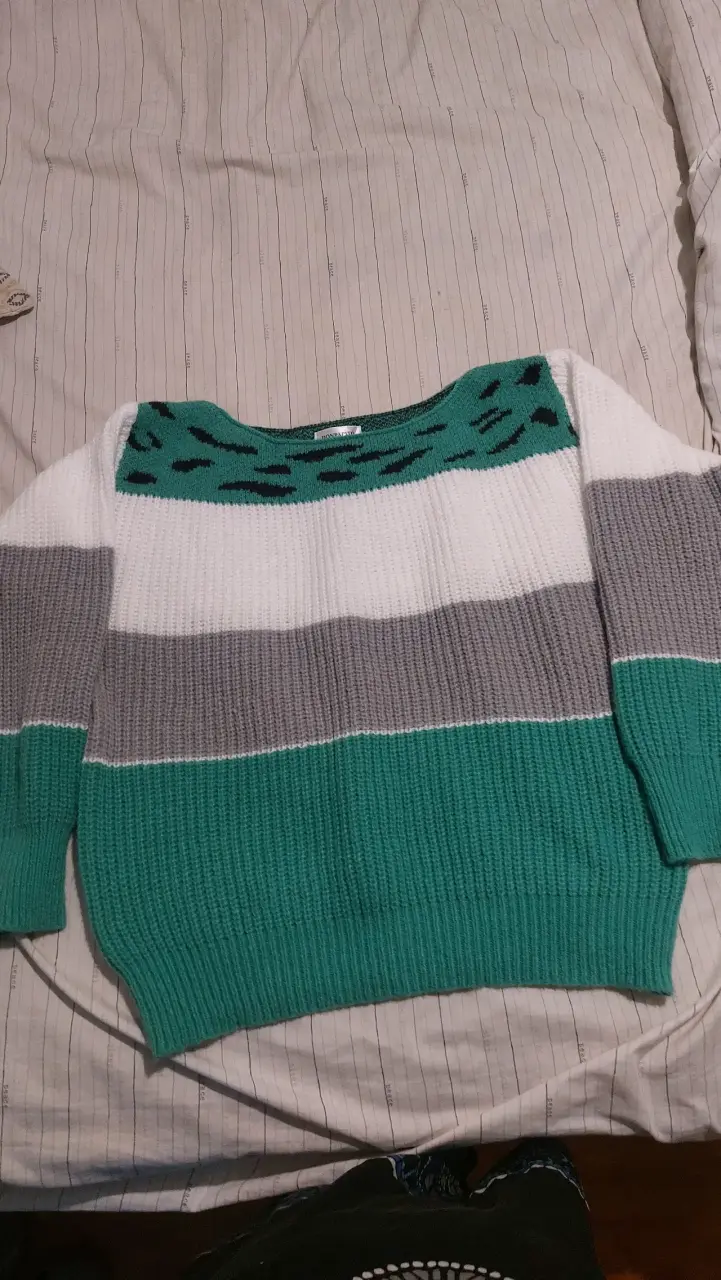 Suéter de rayas verde y gris - 1