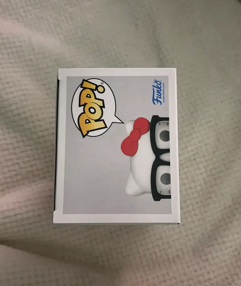 Funko Pop Hello Kitty Flocked Special Edition - 5