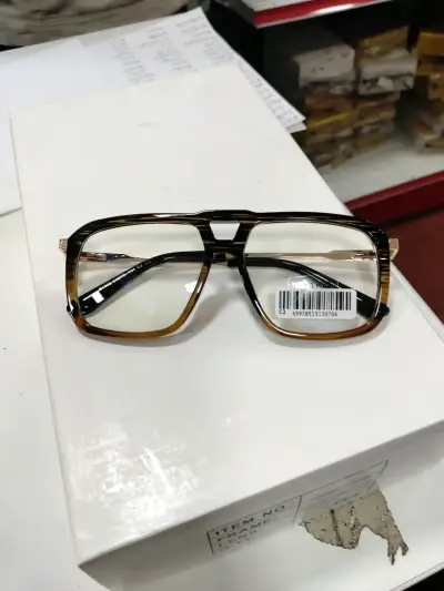 Gafas de marco dorado - miniatura 4