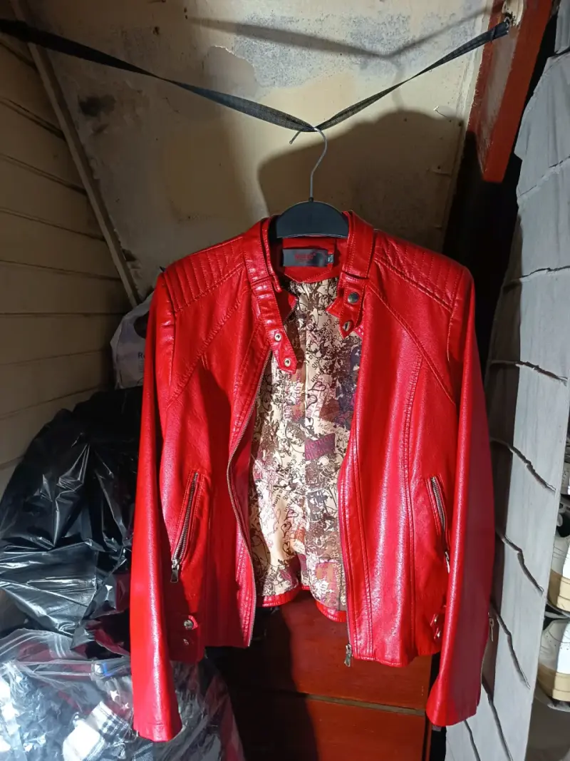 Chaqueta roja de mujer - 1
