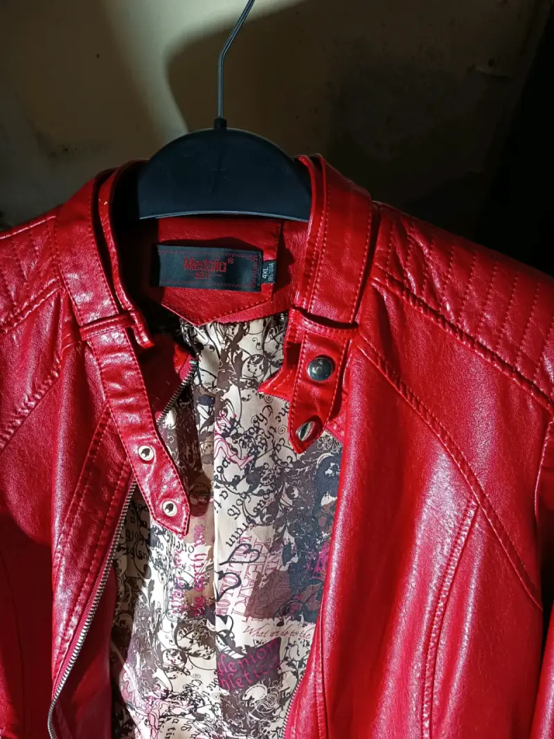 Chaqueta roja de mujer - 2