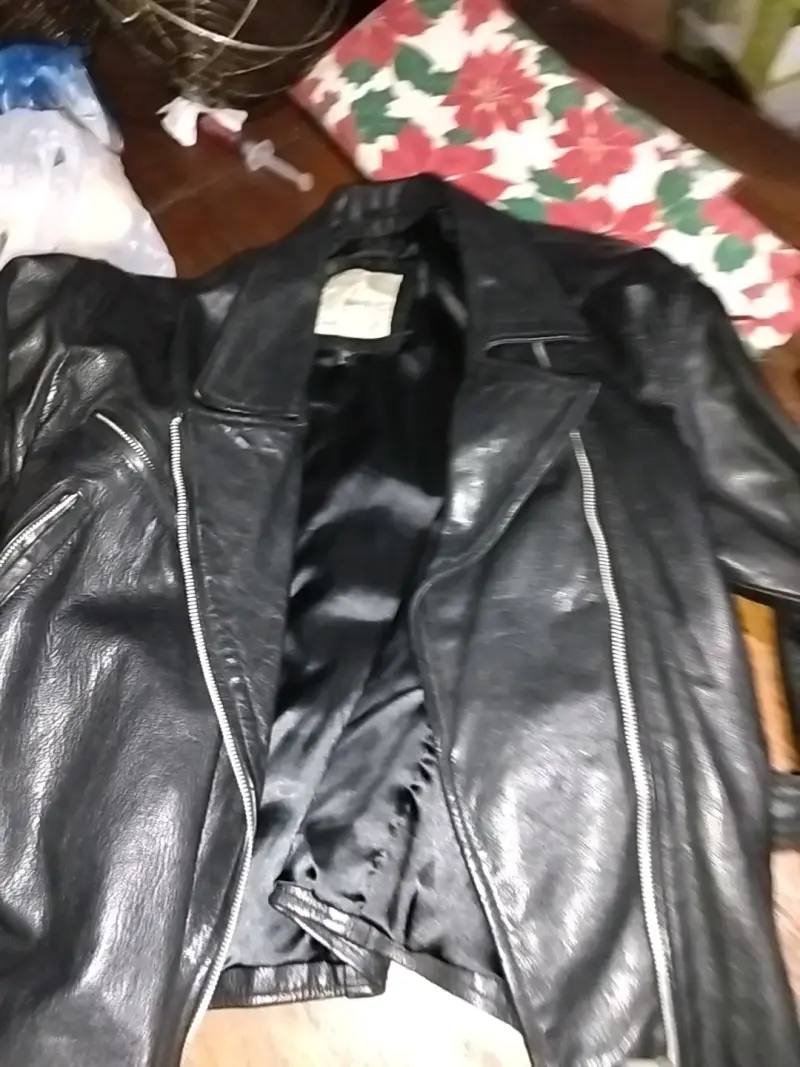 Chaqueta de cuero negra con cierre - 1