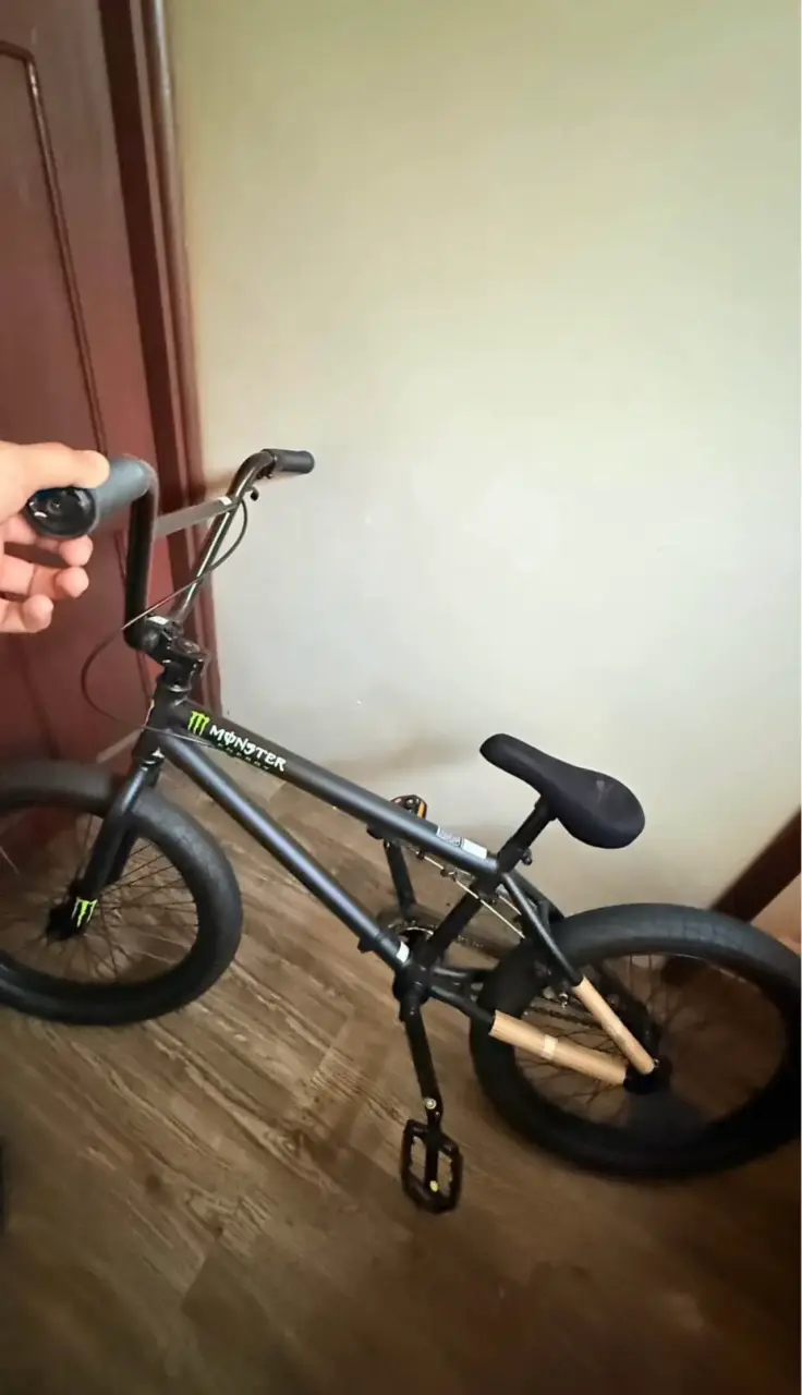 Bicicleta BMX Monster negra - 1