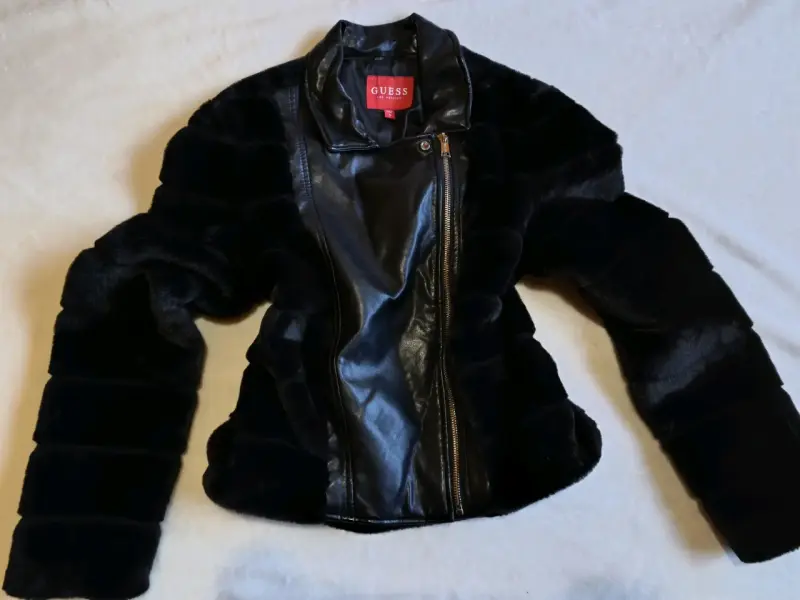 Chaqueta negra Guess con paneles - 4