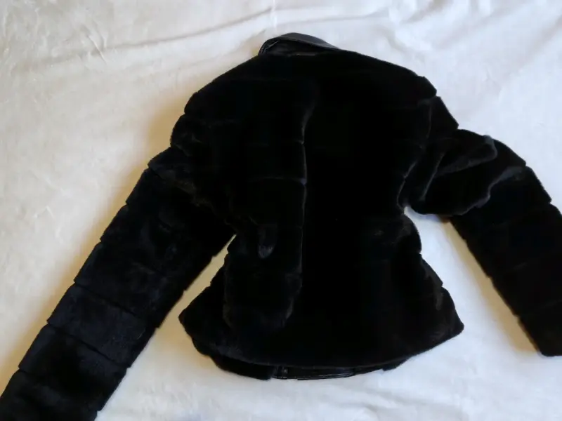 Chaqueta negra Guess con paneles - 5