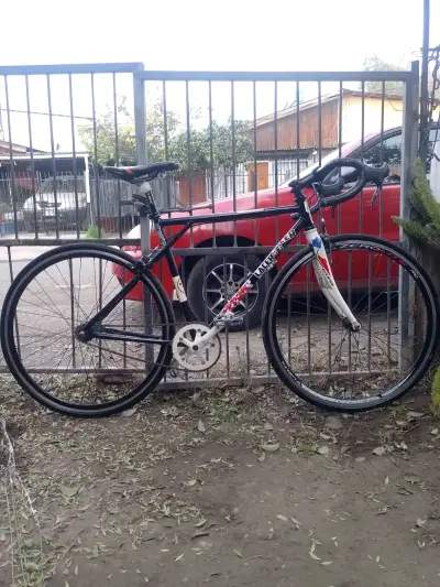 Bicicleta de carretera negra - miniatura 1