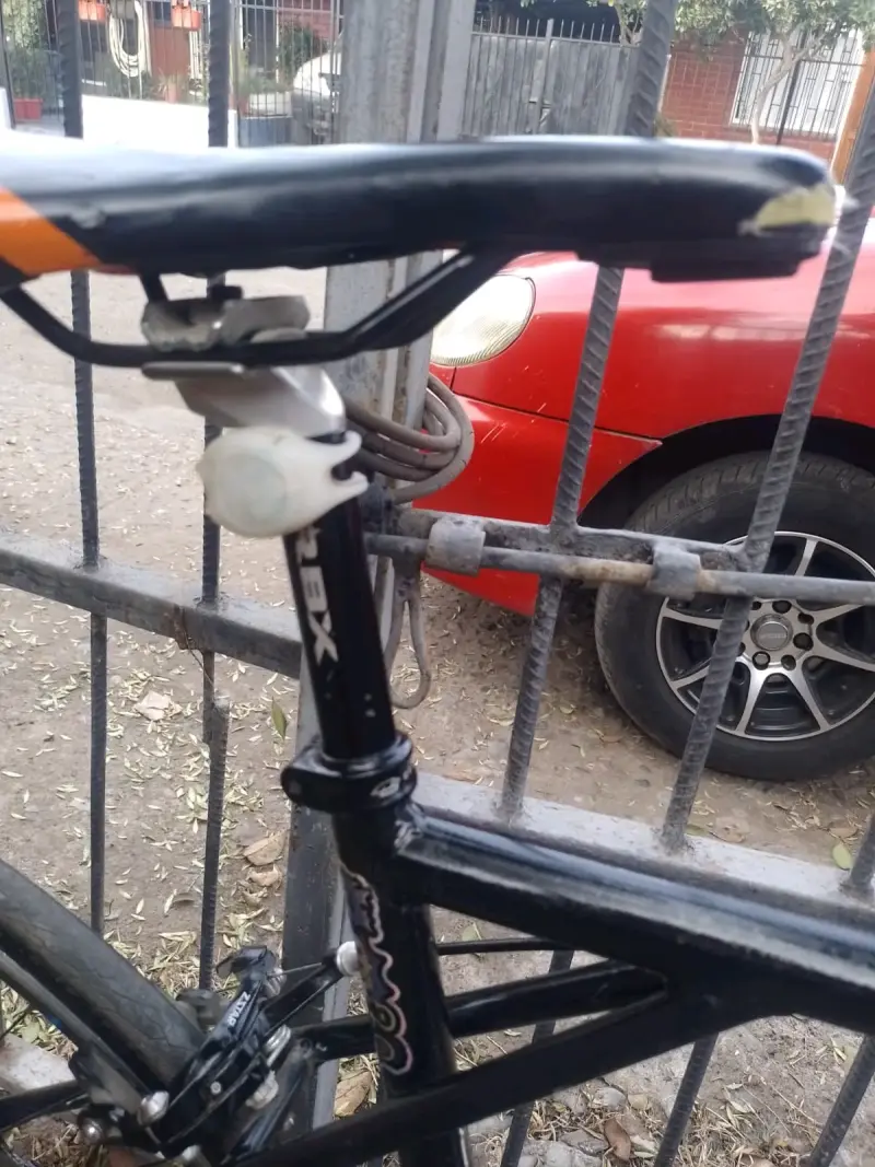 Bicicleta de carretera negra - 6