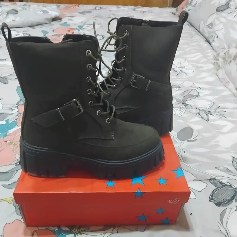 3 pares de Zapatos de taco alto y bototos. - 3