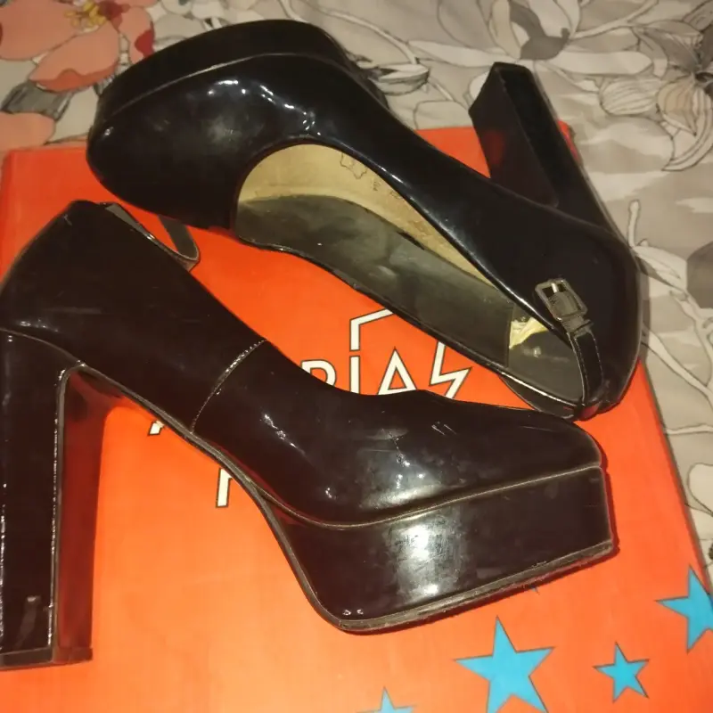 3 pares de Zapatos de taco alto y bototos. - 4
