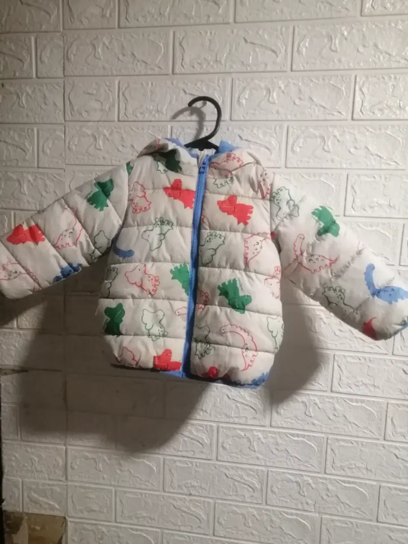 Chaqueta infantil estampado dinosaurios