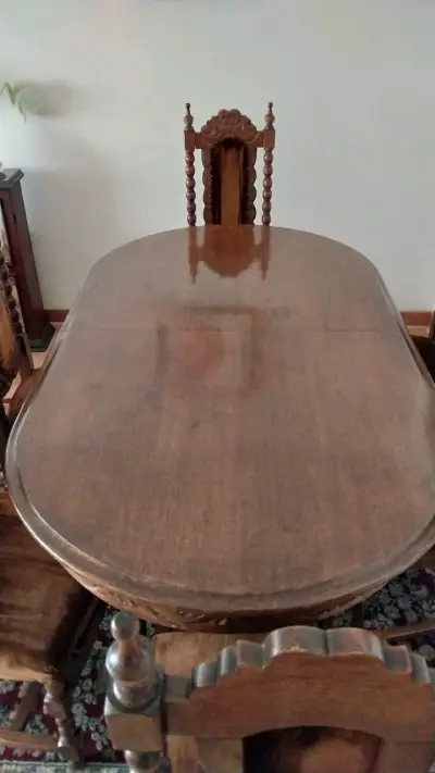 Mesa de comedor con sillas de madera - miniatura 2