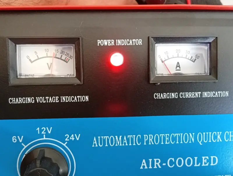 Cargador de baterías automático rojo - 6