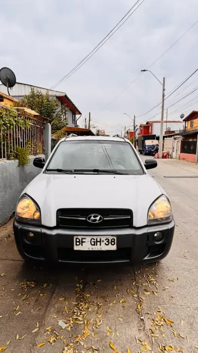 SUV Hyundai Tucson 2008 - miniatura 1