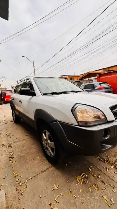 SUV Hyundai Tucson 2008 - miniatura 3