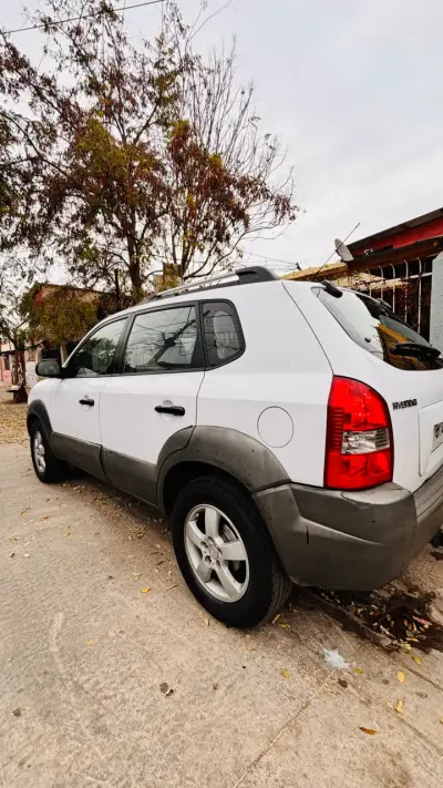 SUV Hyundai Tucson 2008 - miniatura 5