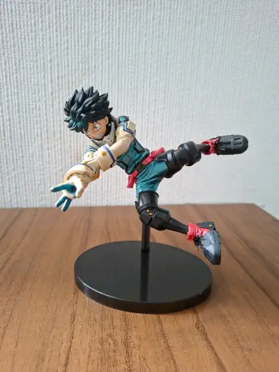 Figura articulada de acción - miniatura 1