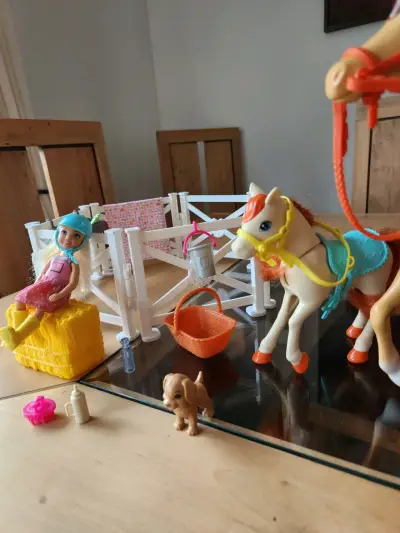 Set de juguete muñeca y pony - miniatura 1