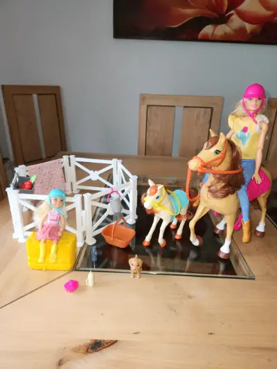 Set de juguete muñeca y pony - miniatura 4