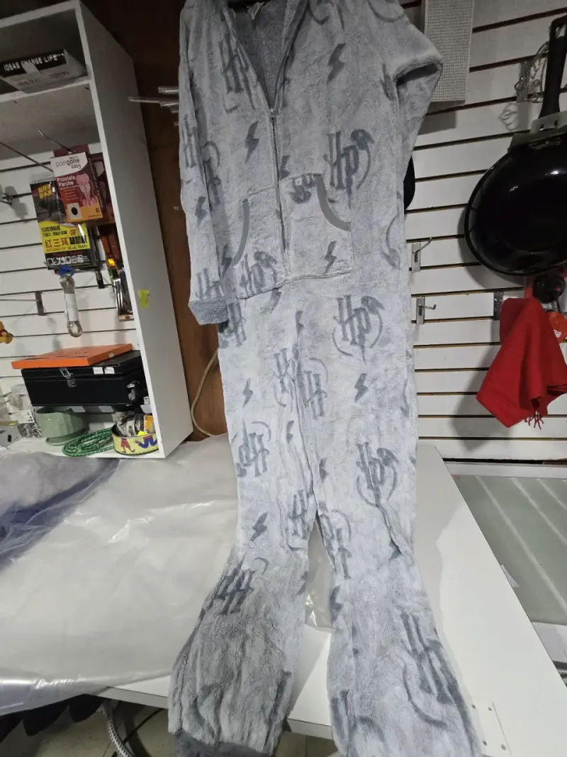 Pijama enterizo gris con capucha - 2