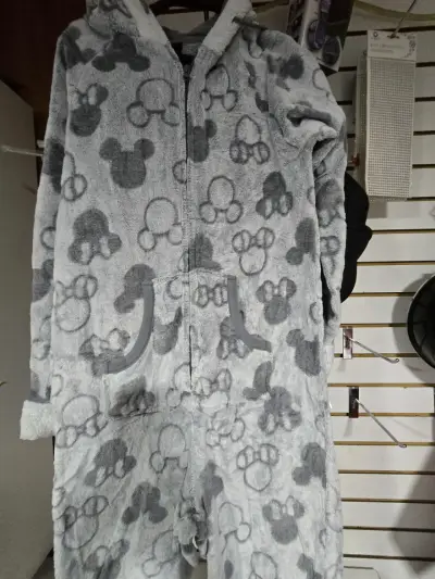 Pijama enterizo gris con capucha - miniatura 3
