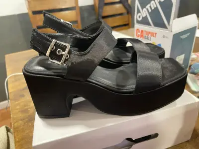 Zapatos de cuero negros - miniatura 2
