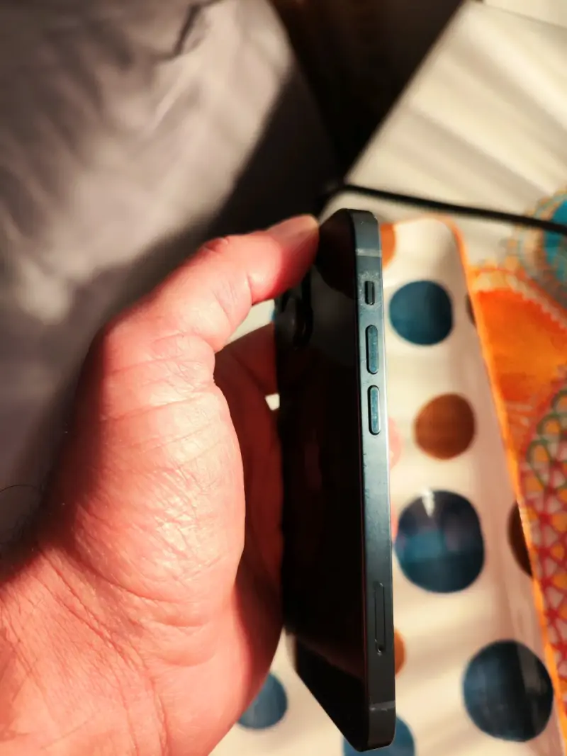 iPhone 13 Mini de 128 GB. 73% Bat. Azul Oscuro. - 3
