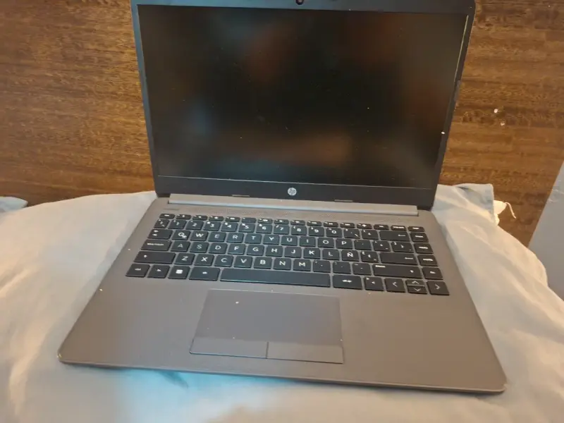 Laptop HP gris en buen estado - 2