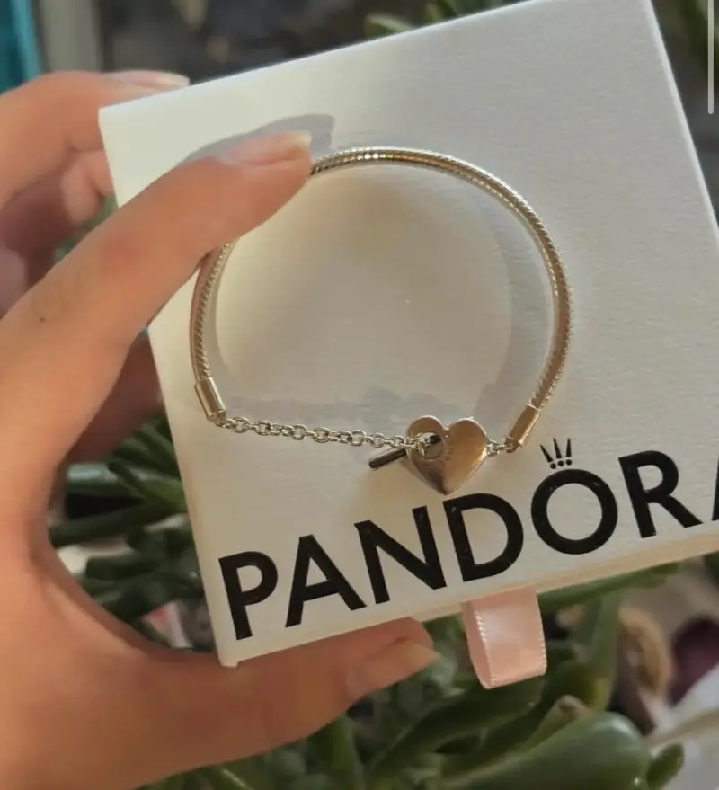 Pulsera Pandora con dije corazón - 1
